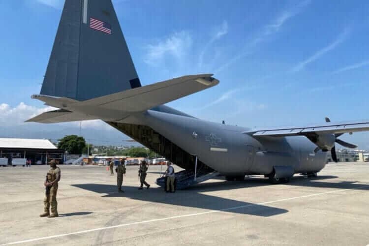 « L’avion militaire américain qui a atterri en Haïti transportait des fournitures et du personnel pour l'ambassade », selon le Pentagone