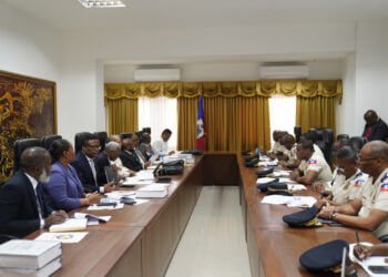 Le Conseil présidentiel rencontre les forces de l’ordre, des mesures sécuritaires visibles au Champ-de-mars