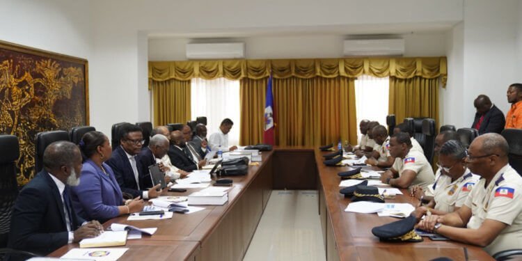 Le Conseil présidentiel rencontre les forces de l’ordre, des mesures sécuritaires visibles au Champ-de-mars