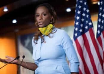 « Mauvaise gestion du dossier d’Haïti » : la Congresswoman Stacey Plaskett critique l’Administration Biden