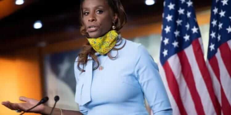 « Mauvaise gestion du dossier d’Haïti » : la Congresswoman Stacey Plaskett critique l’Administration Biden