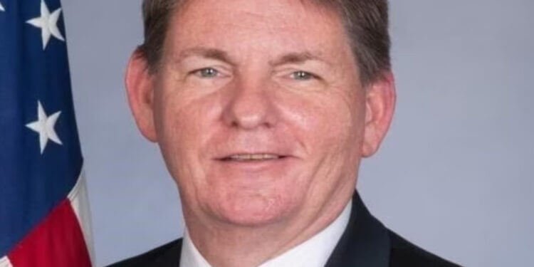 Haïti nage en plein chaos, les États-Unis nomment Dennis B. Hankins nouvel ambassadeur