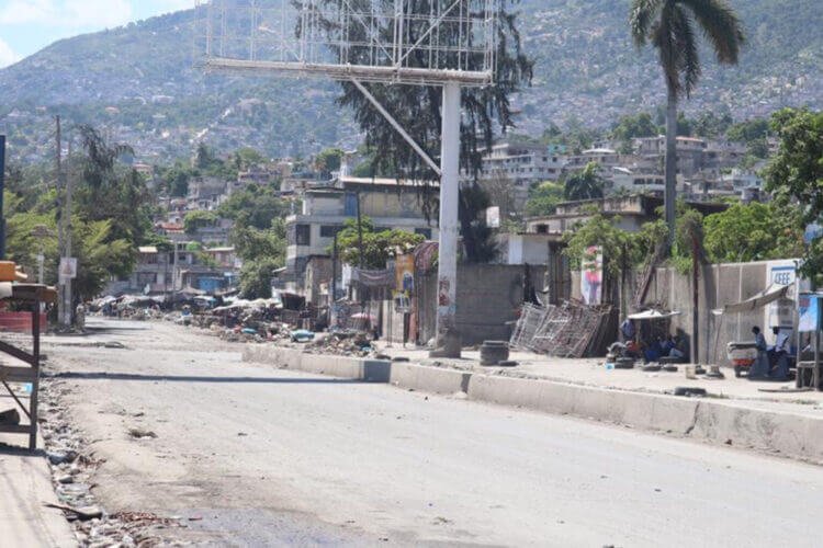 Un minibus assurant le transport Carrefour-Martissant pris pour cible par la PNH, plusieurs blessés recensés