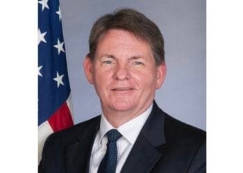 « Les bandits doivent choisir entre la prison ou la mort », déclare l’ambassadeur Dennis B. Hankins