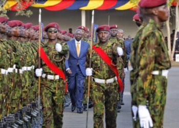 Le Kenya à l’attaque, William Ruto passe le Drapeau aux 400 officiers qui arrivent en Haïti