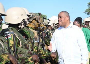 En visite à la base des Kényans, Garry Conille promet de reprendre le contrôle du pays