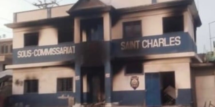 Carrefour : le sous-commissariat de Saint-Charles incendié par des bandits