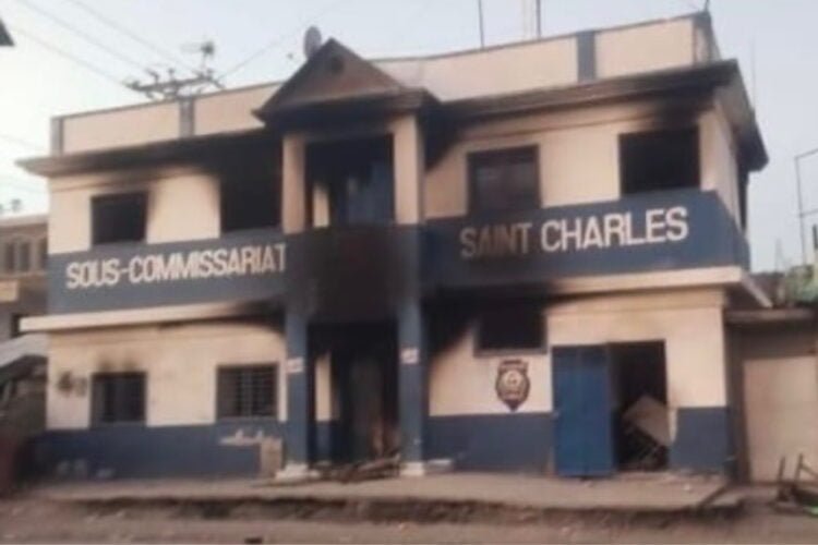 Carrefour : le sous-commissariat de Saint-Charles incendié par des bandits