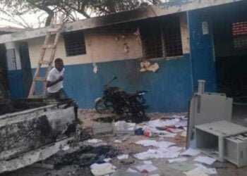 Les  400 Mawozo  incendient le commissariat de Ganthier défiant le Gouvernement et la PNH