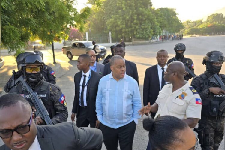 Garry Conille en « démonstration théâtrale » au Champ-de-Mars