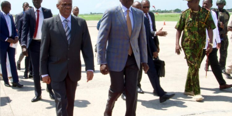 La troupe kényane inefficace, William Ruto visite Haïti