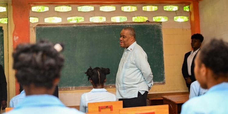 Garry Conille lance l’année scolaire (2024-2025) en pleine crise aiguë