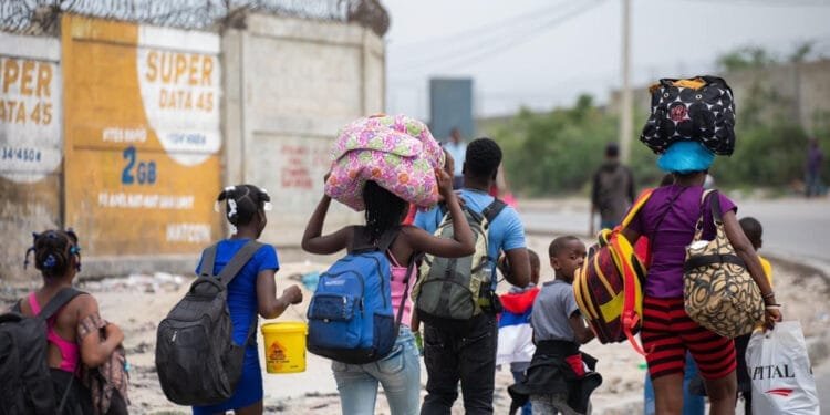 Haïti prise en otage par des gangs, des Conseillers-présidents partent en voyage