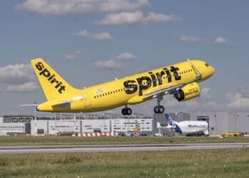 Un Avion De Spirit Touché Par Balles, Une Hôtesse De L'air Blessée