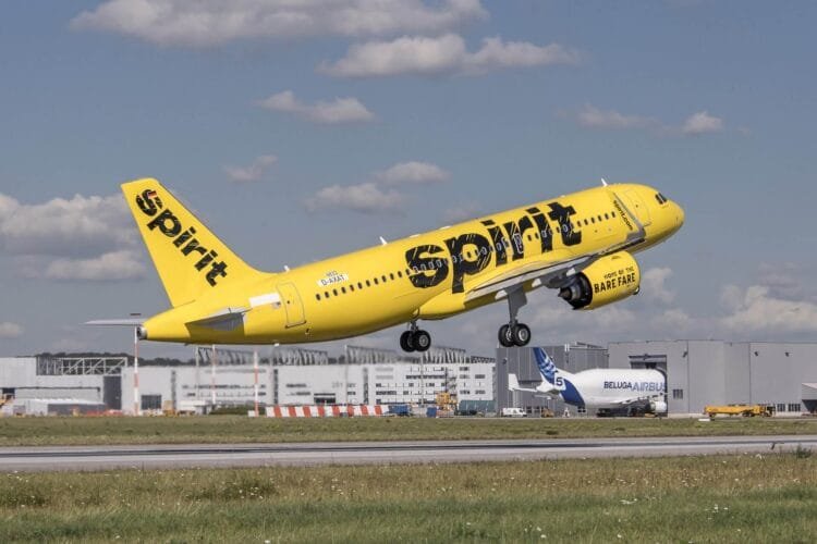 Un Avion De Spirit Touché Par Balles, Une Hôtesse De L'air Blessée