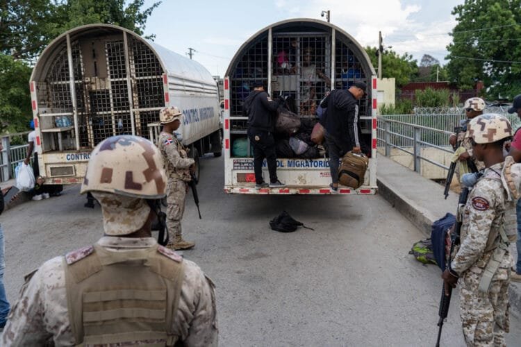 Silence complice de nos autorités politiques face aux expulsions massives de migrants haïtiens