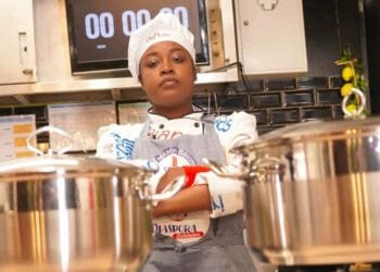 Portrait de la cheffe haïtienne Leen Excellent, célèbre sur TikTok, au centre d’une polémique de gratitude ayant conduit à la suspension de son compte.