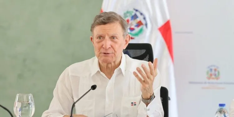 Le ministre dominicain Roberto Álvarez accuse les élites haïtiennes exploitant les ports privés de complicité avec les gangs, sur fond de crise humanitaire