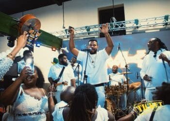Le groupe haïtien Harmonik sur scène à Maryland lors du lancement de leur album Idantite’n, devant un public enthousiaste.
