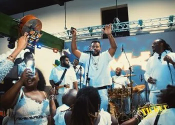 Le groupe haïtien Harmonik sur scène à Maryland lors du lancement de leur album Idantite’n, devant un public enthousiaste.