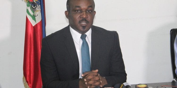 Des employés du MAST manifestent à Port-au-Prince le 17 avril 2025 pour réclamer trois mois de salaires impayés et la révocation du ministre Georges Wilbert Franck