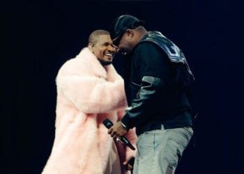 Usher et Joé Dwèt Filé sur scène à l’Accor Arena lors du concert du 15 avril 2025 à Paris
